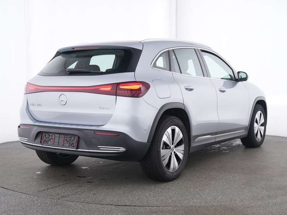 Mercedes-Benz EQA - Imagem 4