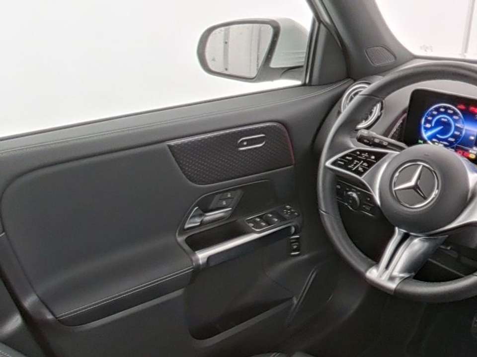 Mercedes-Benz EQB 250 - Imagem 5