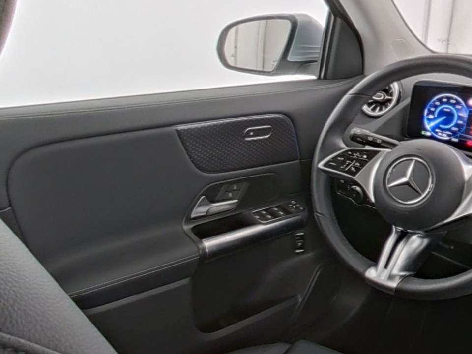 Mercedes-Benz EQA - Imagem 6