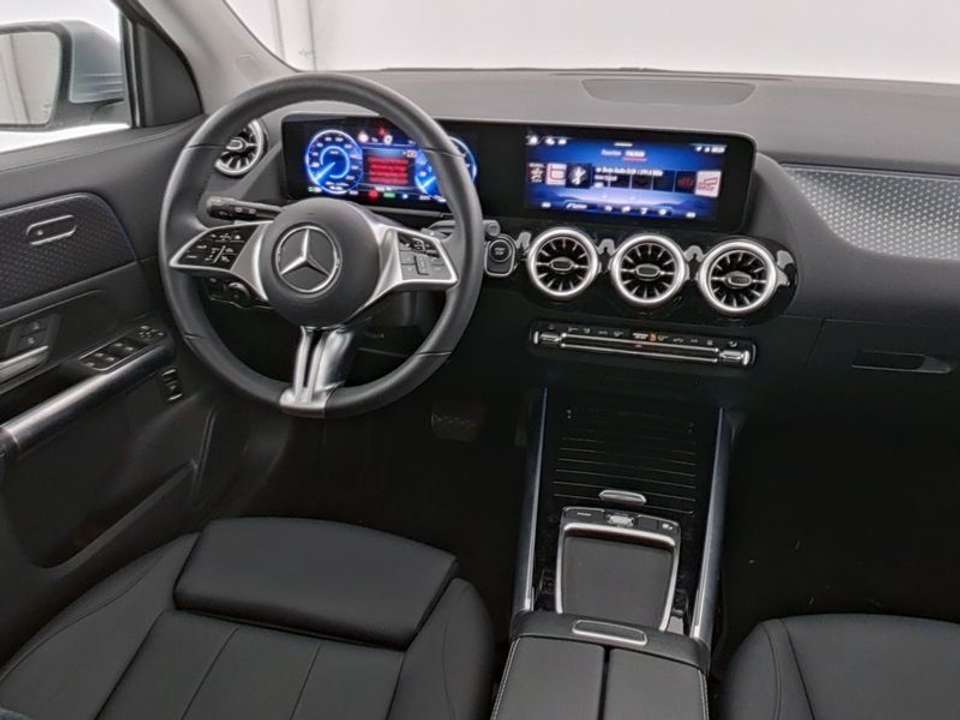 Mercedes-Benz EQA - Imagem 8