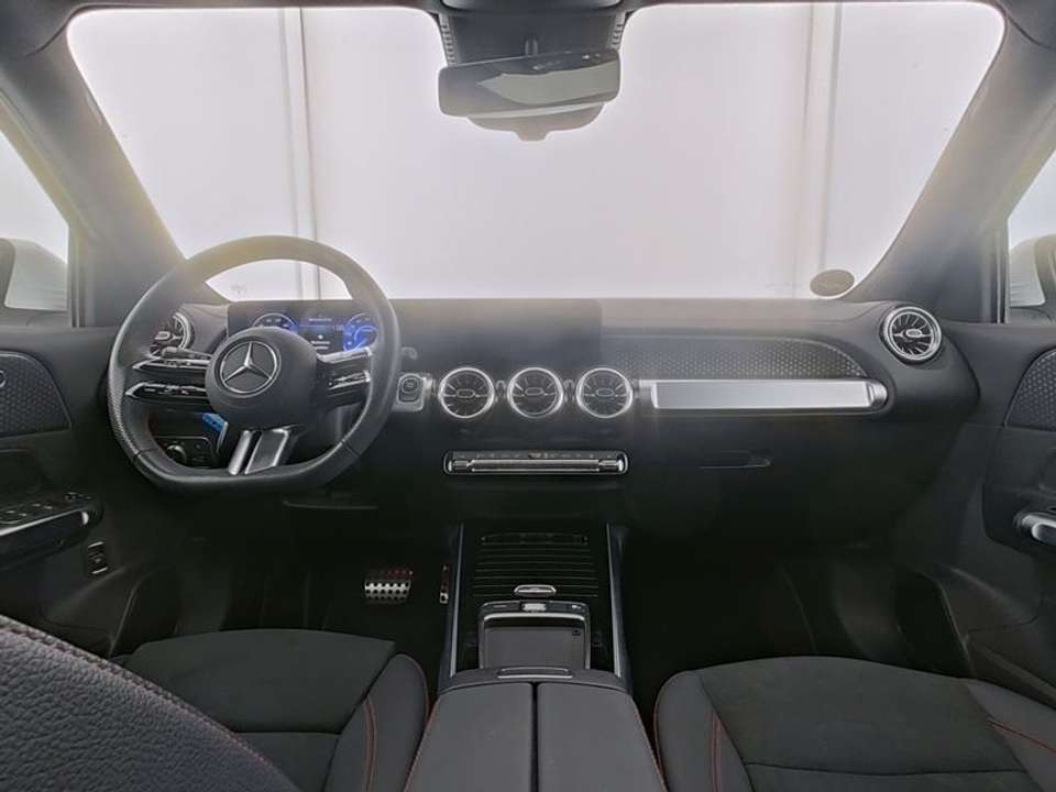 Mercedes-Benz EQB 250 - Imagem 8