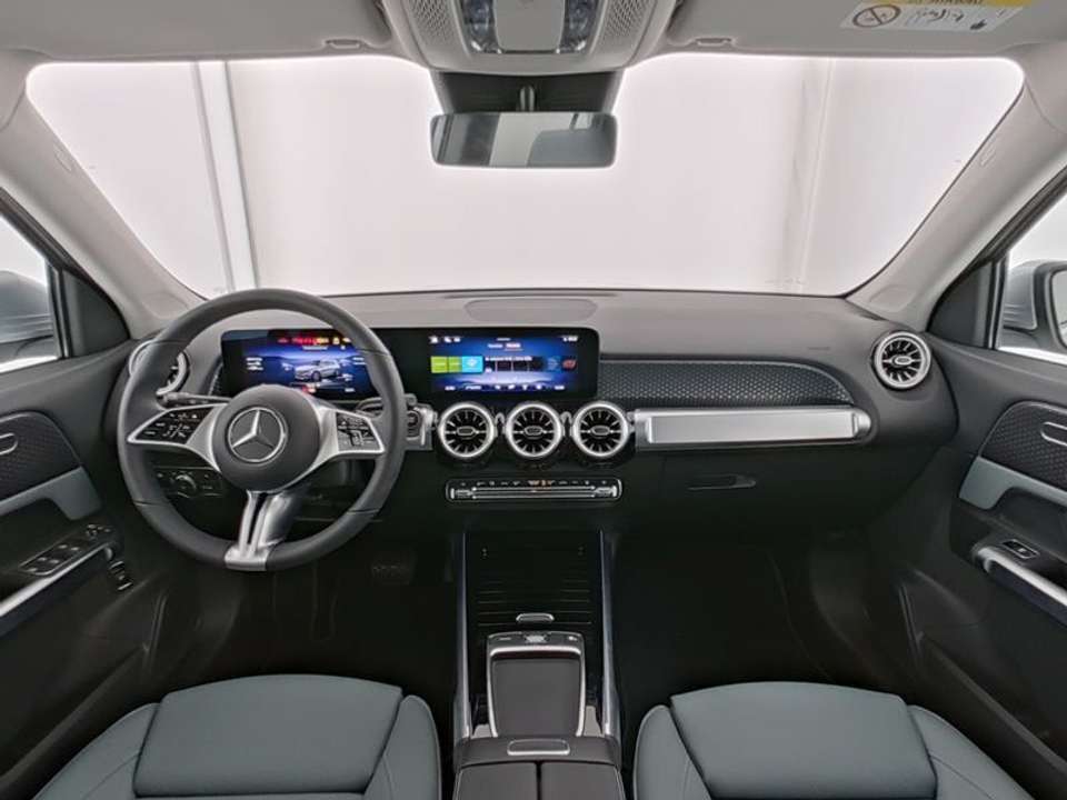 Mercedes-Benz EQB 250 - Imagem 8