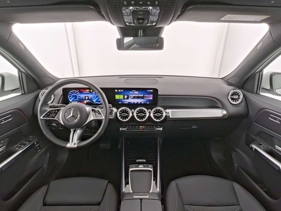 Mercedes-Benz EQB 250 - Imagem 8