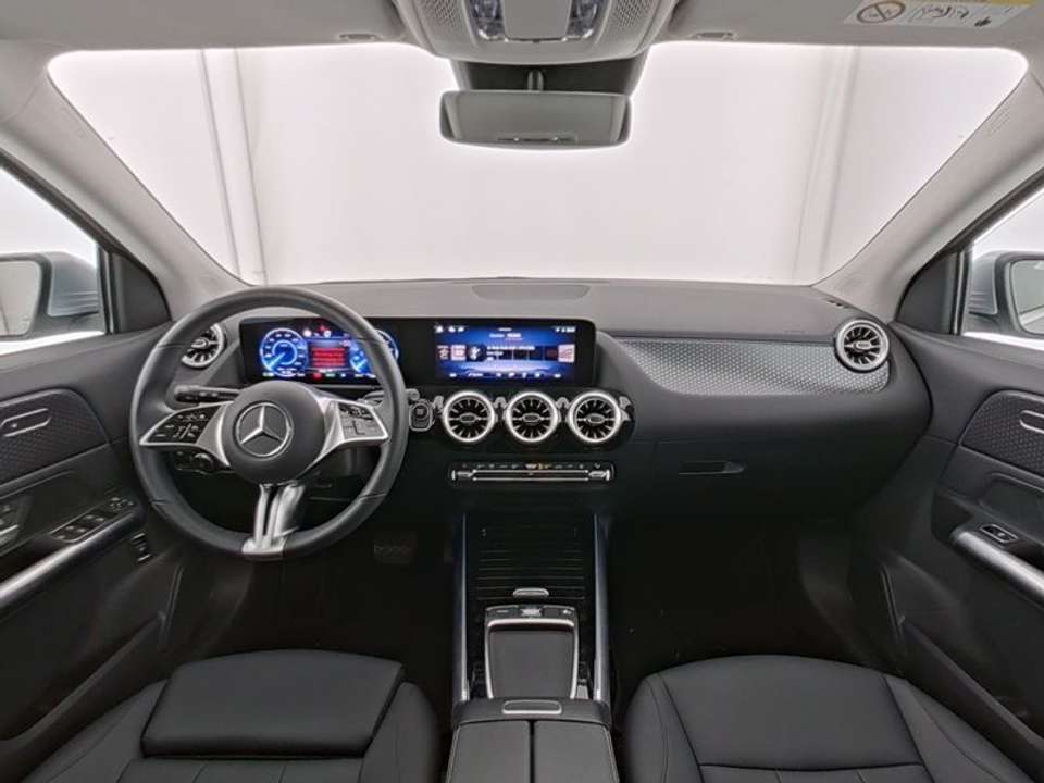 Mercedes-Benz EQA - Imagem 9