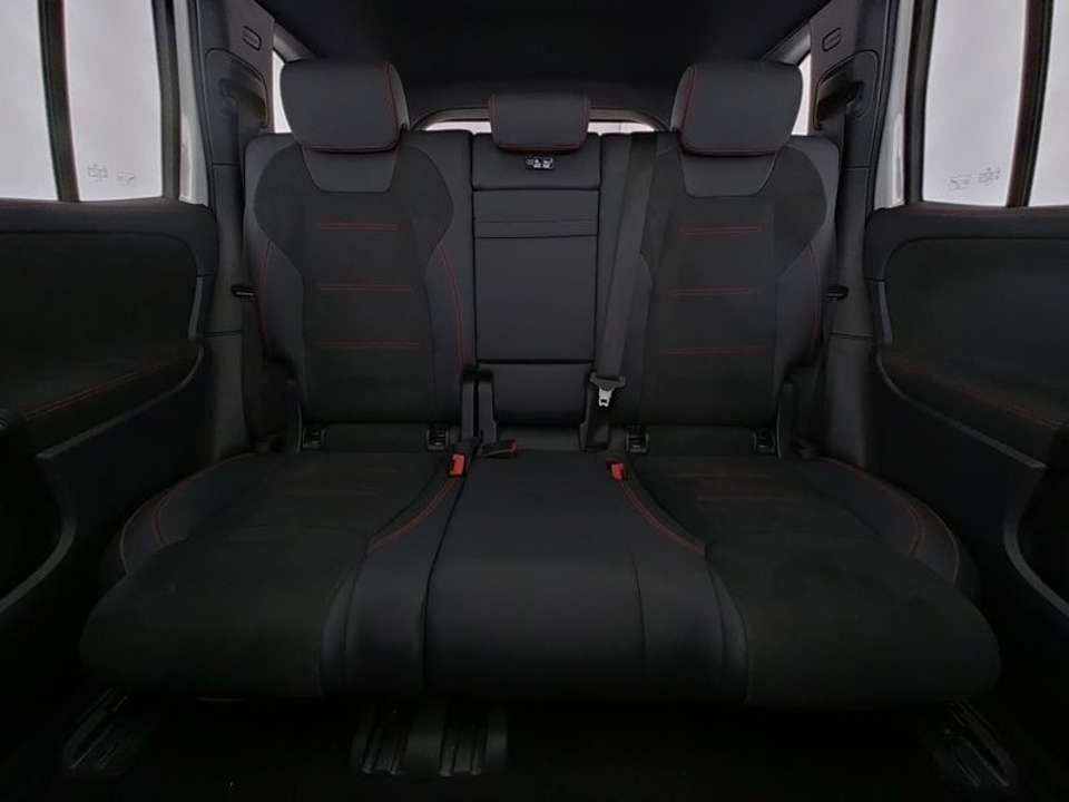 Mercedes-Benz EQB 250 - Imagem 9