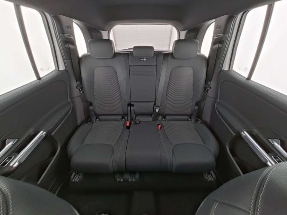 Mercedes-Benz EQB 250 - Imagem 9