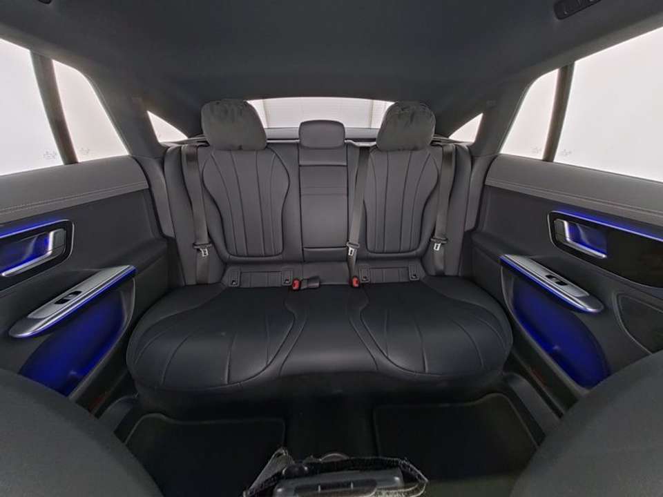 Mercedes-Benz EQE 300 - Imagem 9