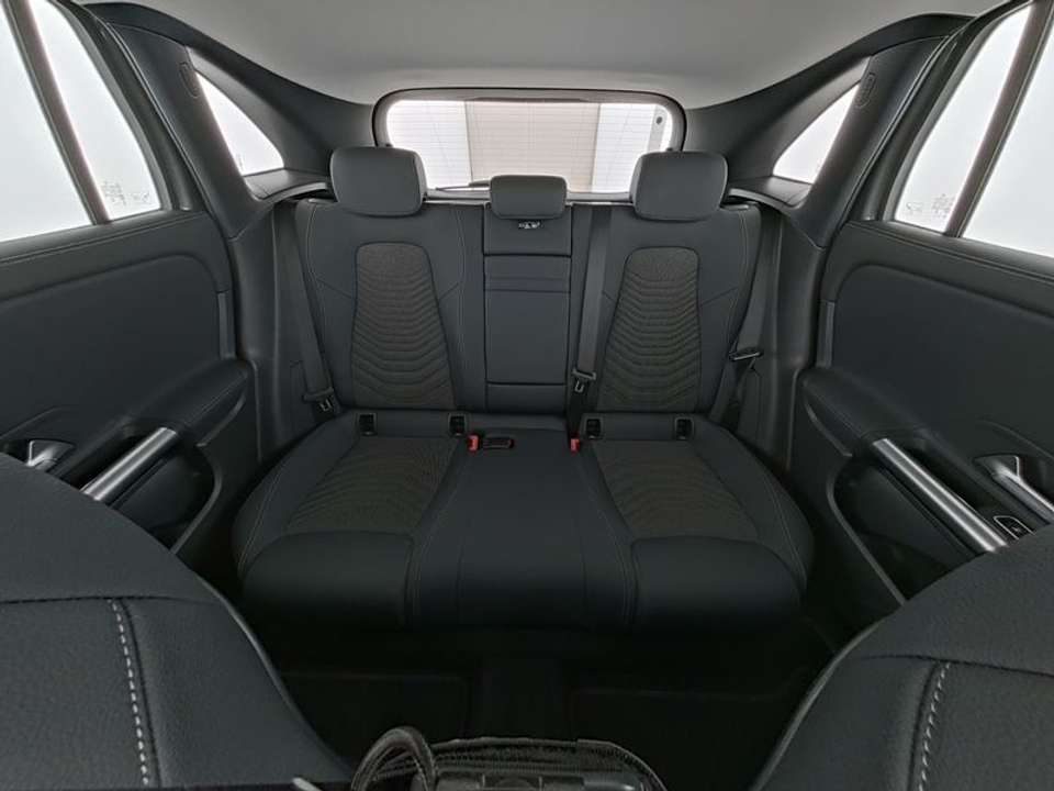 Mercedes-Benz EQA - Imagem 9