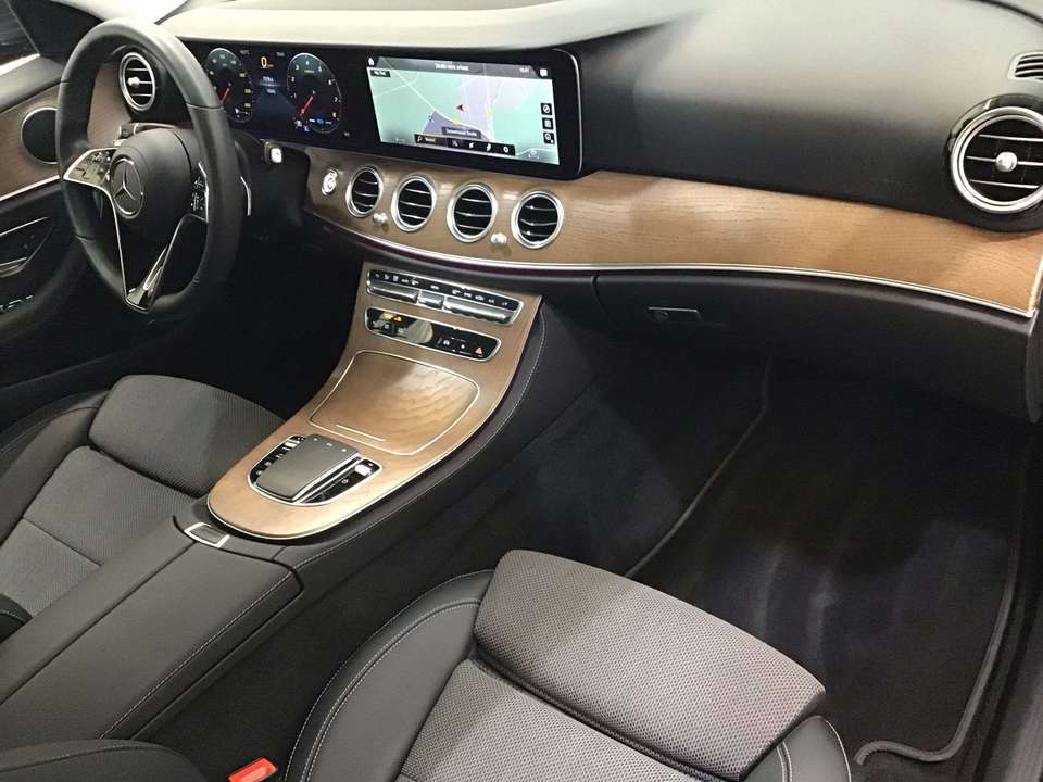 Mercedes-Benz E 200 - Imagem 12