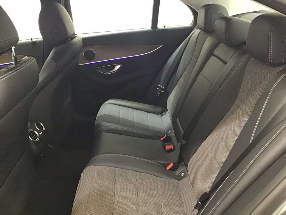 Mercedes-Benz E 200 - Imagem 13