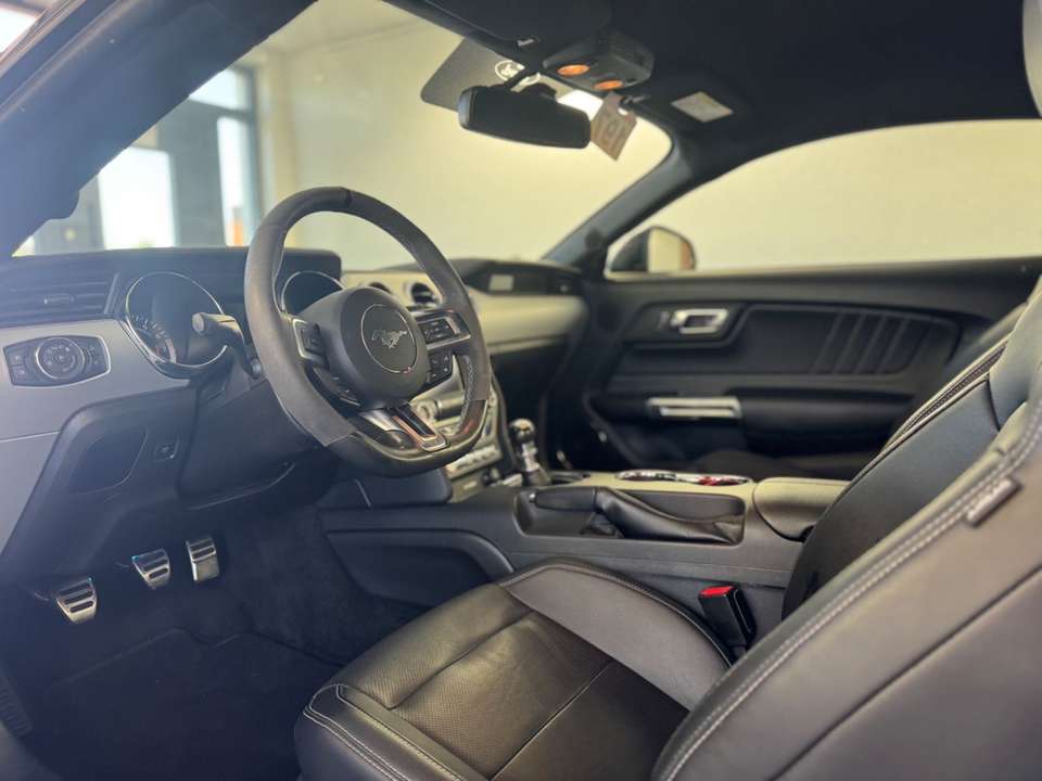 Ford Mustang - Imagem 11