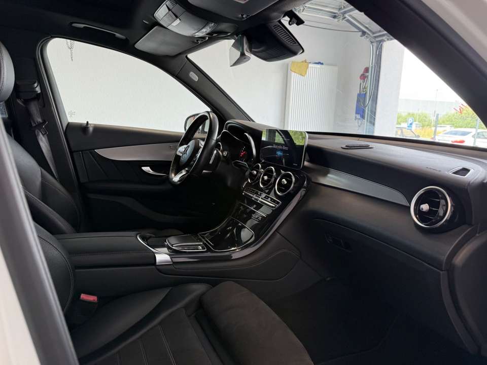 Mercedes-Benz GLC 220 - Imagem 14