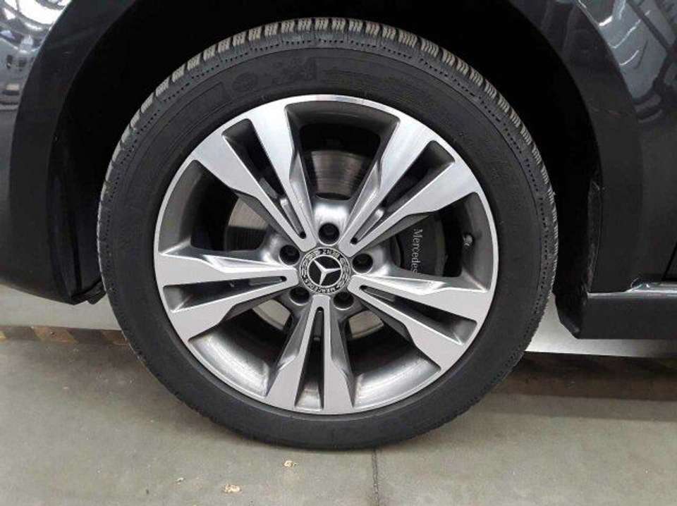 Mercedes-Benz V 300 - Imagem 9