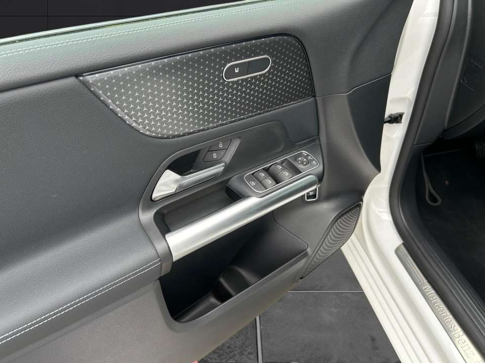 Mercedes-Benz B 180 - Imagem 9