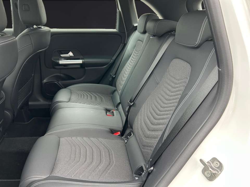 Mercedes-Benz B 180 - Imagem 13