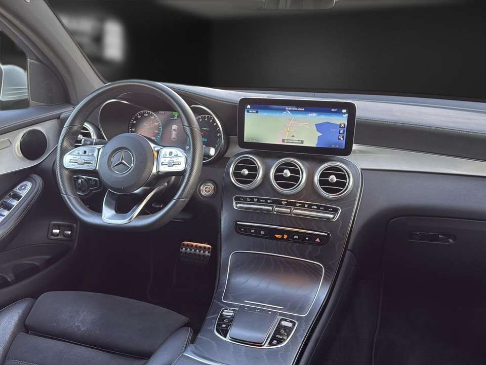Mercedes-Benz GLC 300 - Imagem 11