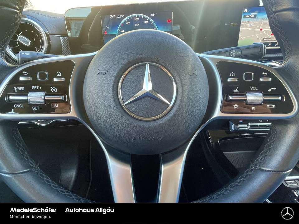 Mercedes-Benz CLA 220 - Imagem 13