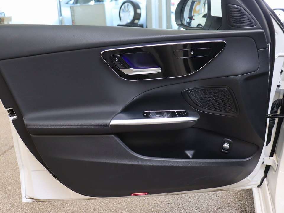 Mercedes-Benz C 180 - Imagem 11