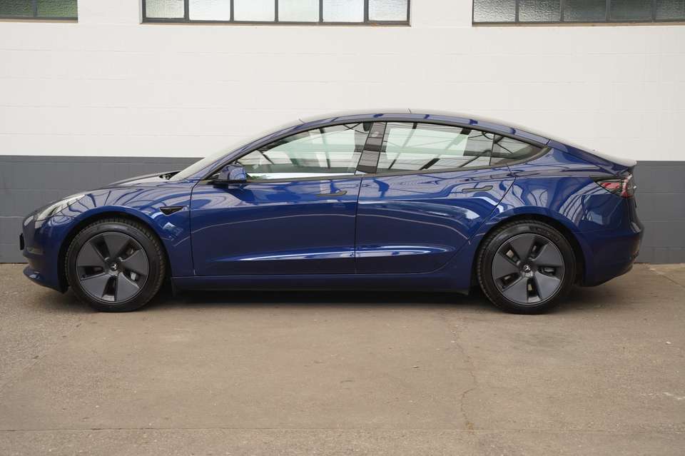 Tesla Model 3 - Imagem 2