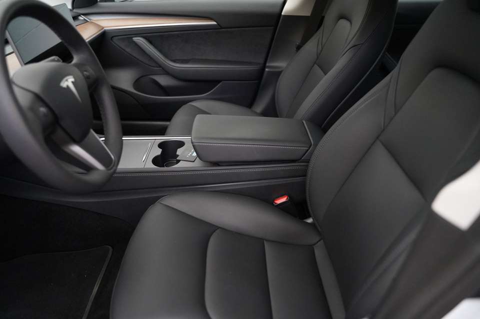 Tesla Model 3 - Imagem 11