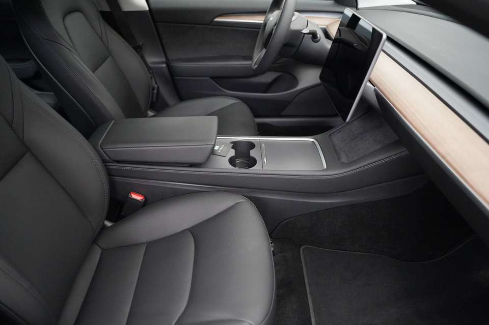 Tesla Model 3 - Imagem 14