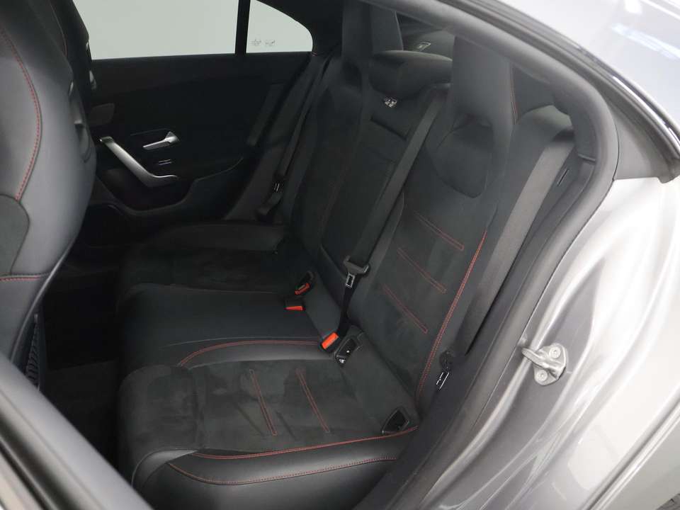 Mercedes-Benz CLA 180 - Imagem 11