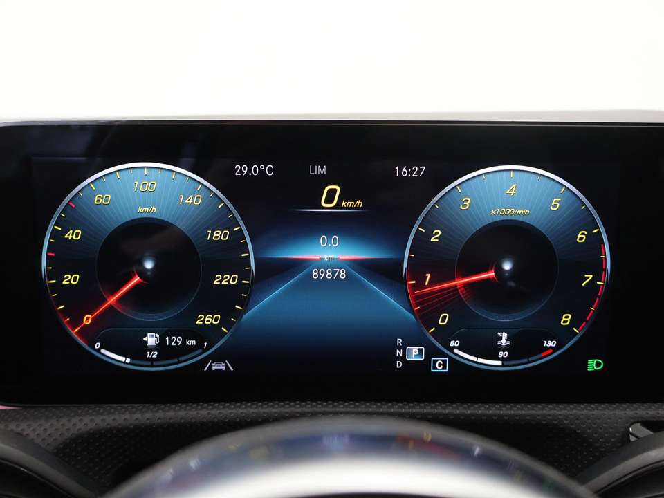 Mercedes-Benz CLA 180 - Imagem 12