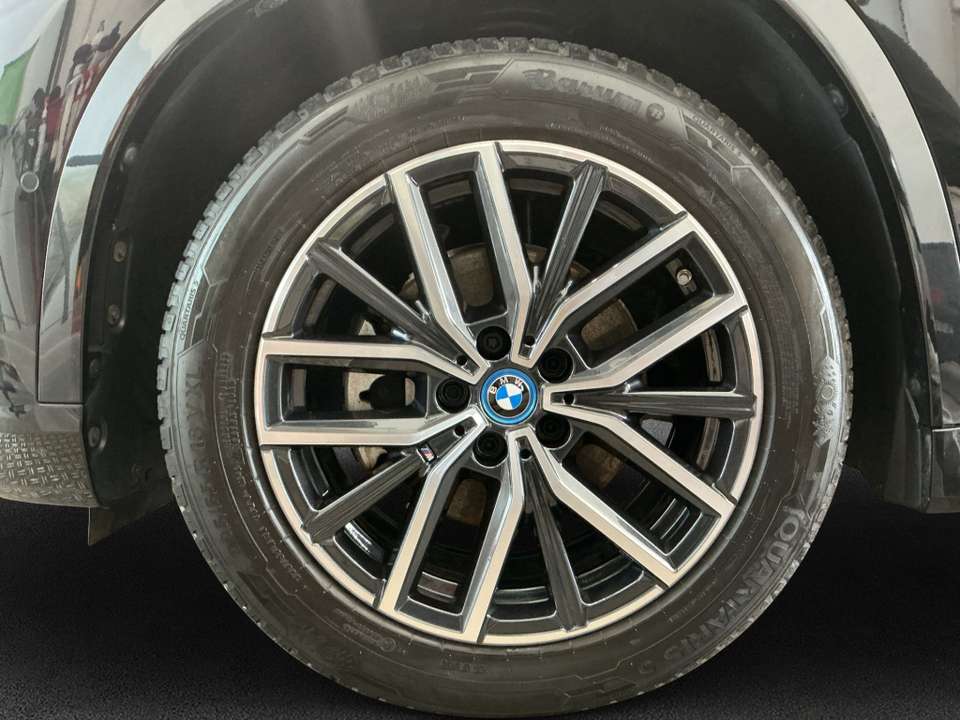 BMW iX1 - Imagem 8