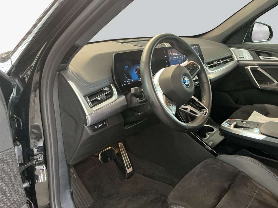 BMW iX1 - Imagem 11