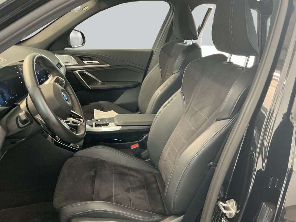 BMW iX1 - Imagem 12