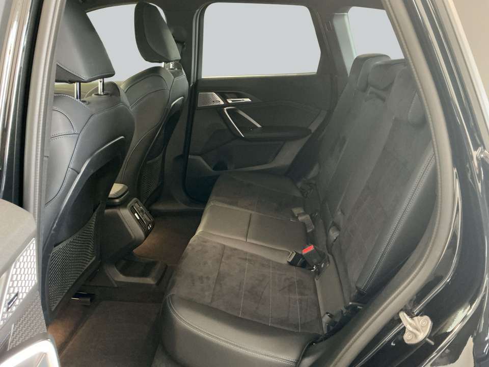 BMW iX1 - Imagem 13