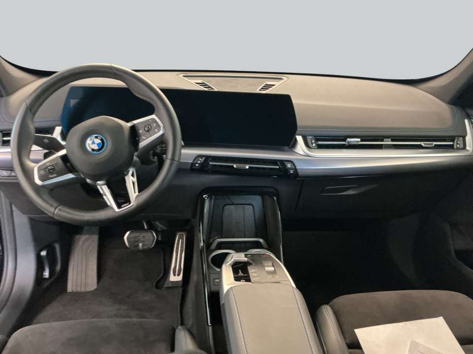 BMW iX1 - Imagem 15