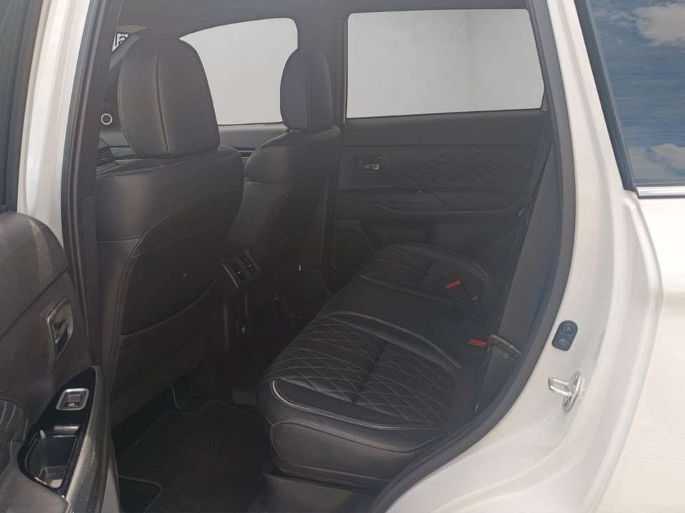 Mitsubishi Outlander - Imagem 12