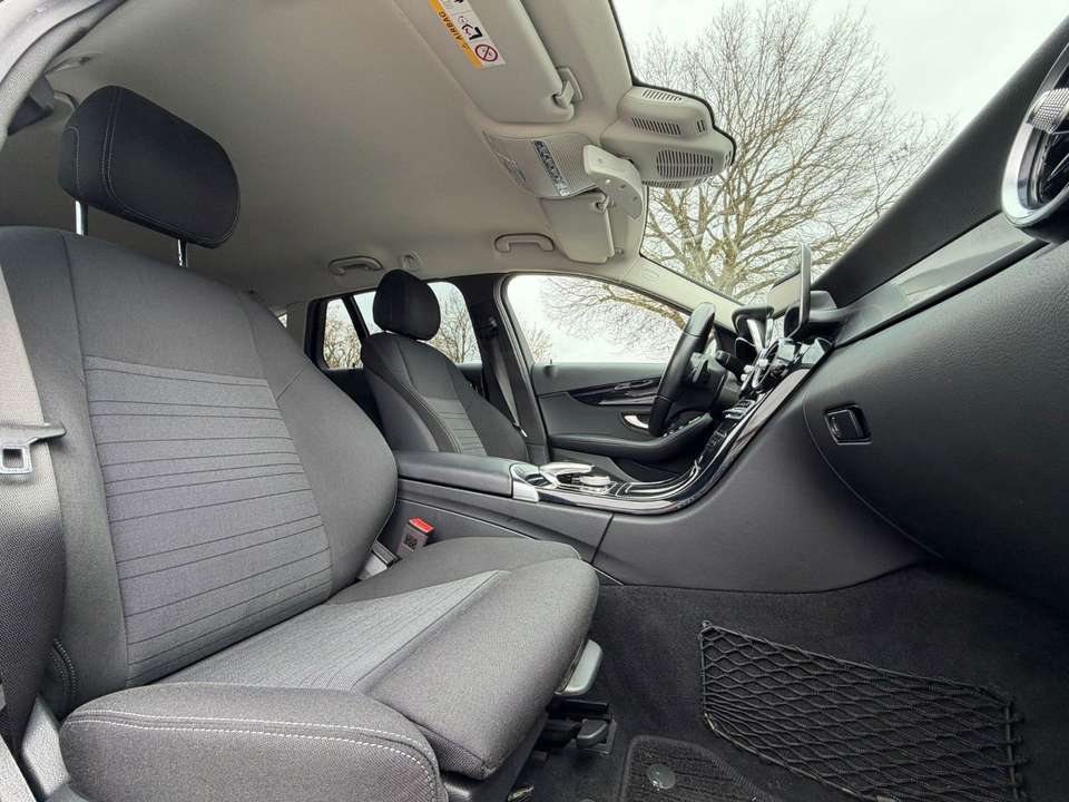 Mercedes-Benz C 300 - Imagem 9