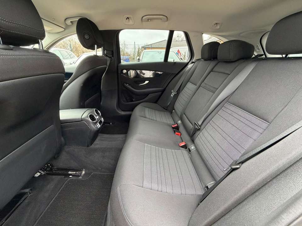 Mercedes-Benz C 300 - Imagem 10