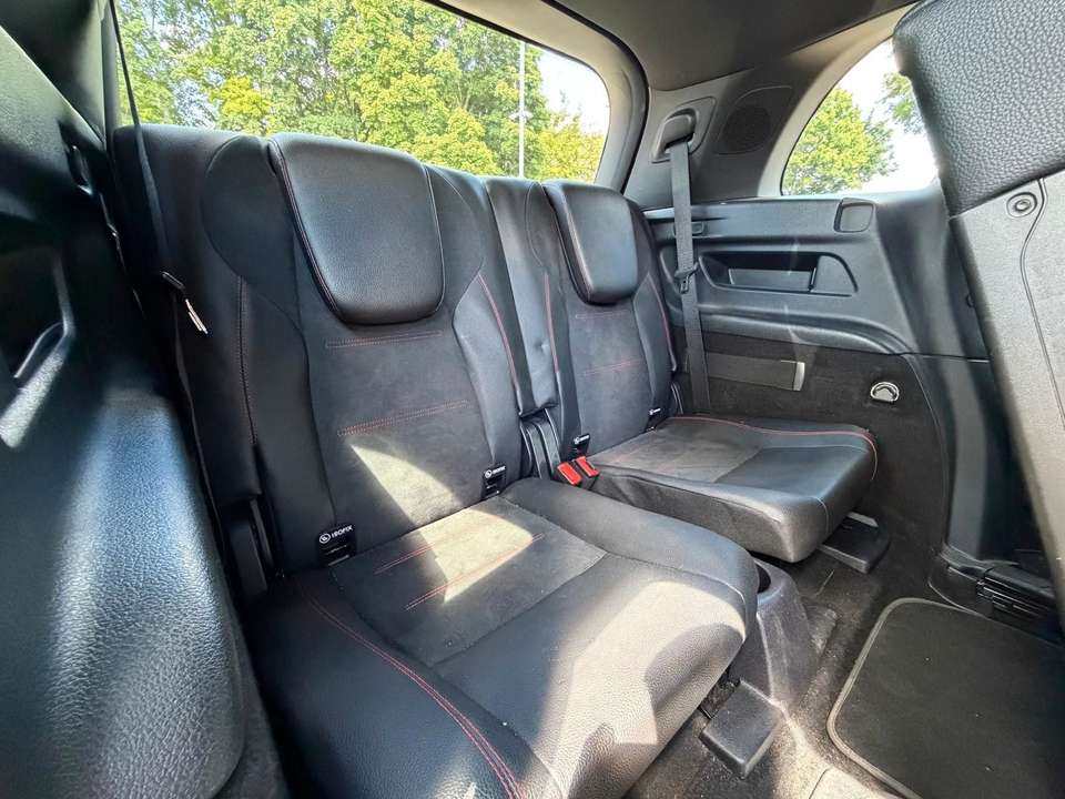 Mercedes-Benz GLB 220 - Imagem 11