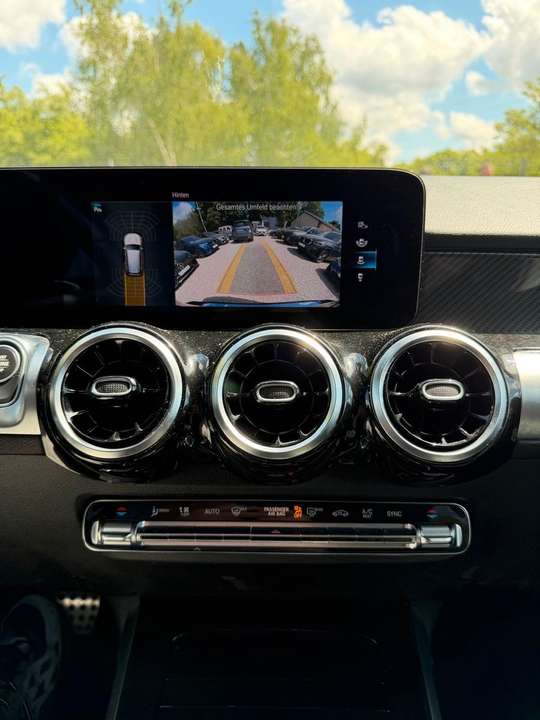 Mercedes-Benz GLB 220 - Imagem 12