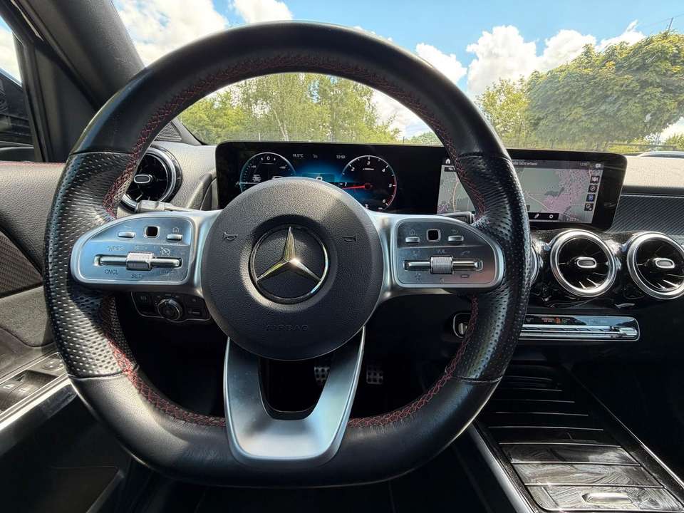 Mercedes-Benz GLB 220 - Imagem 13