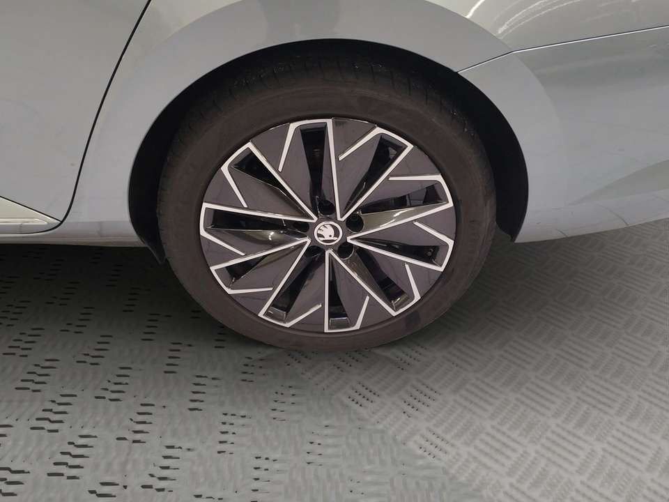 Skoda Superb - Imagem 3