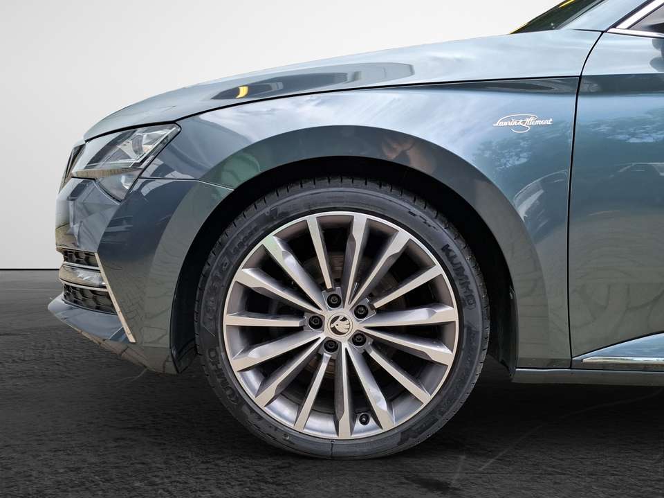 Skoda Superb - Imagem 6