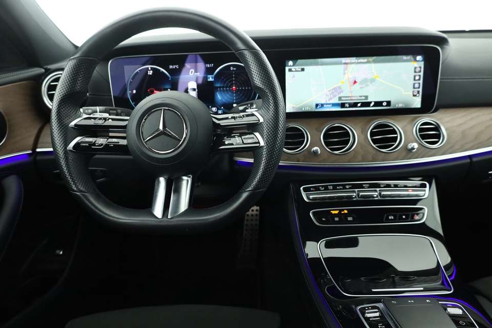 Mercedes-Benz E 300 - Imagem 11