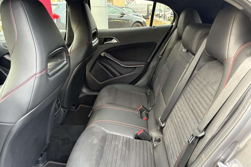 Mercedes-Benz GLA 180 - Imagem 9