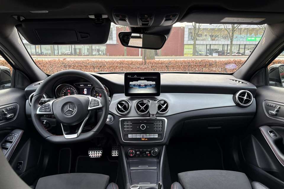 Mercedes-Benz GLA 180 - Imagem 10