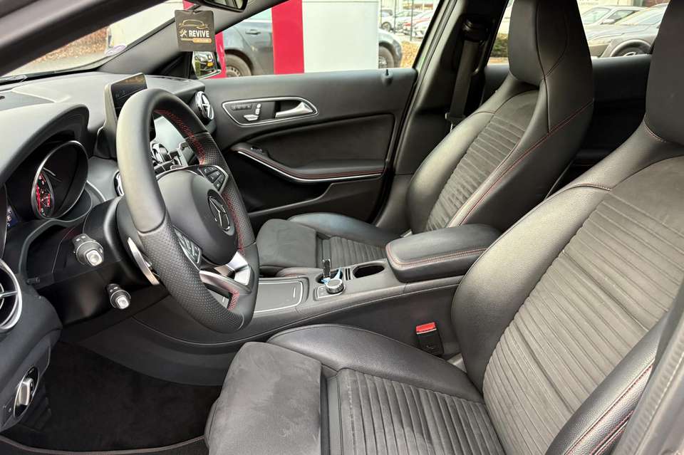 Mercedes-Benz GLA 180 - Imagem 12