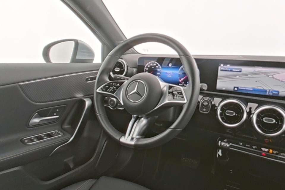Mercedes-Benz A 180 - Imagem 13