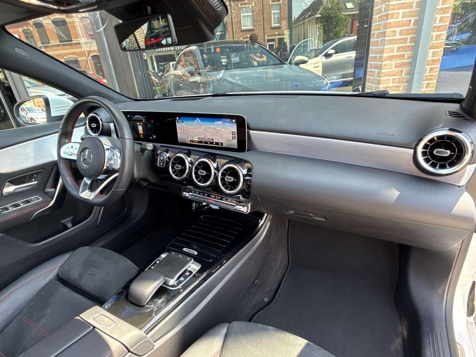Mercedes-Benz A 180 - Imagem 14