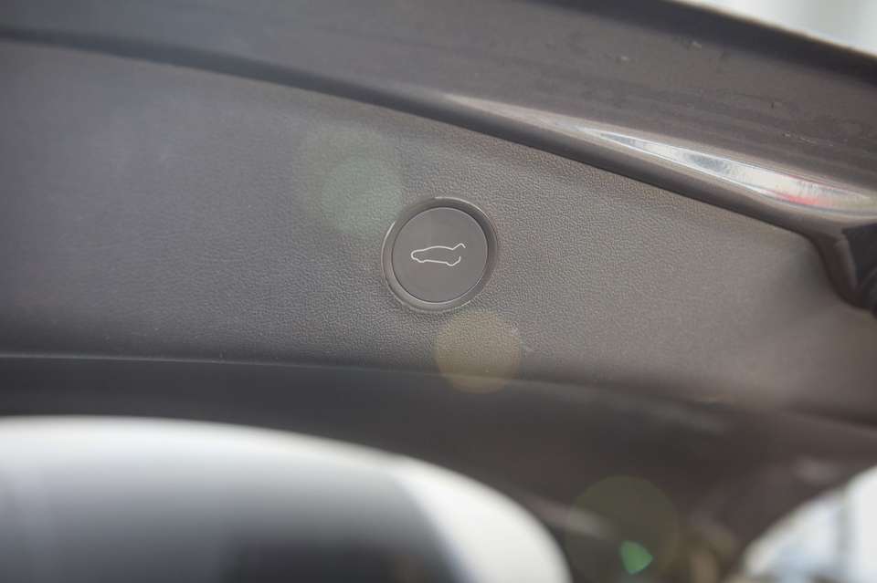 Tesla Model 3 - Imagem 16