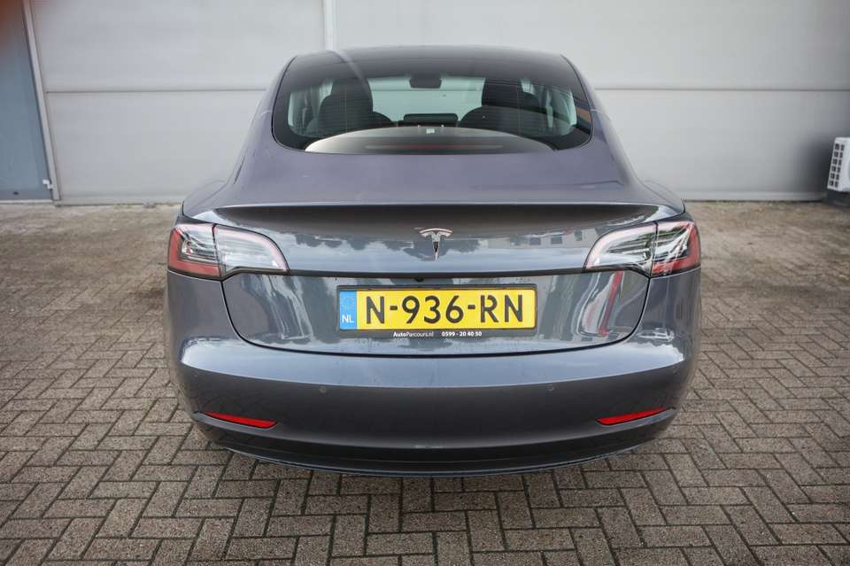 Tesla Model 3 - Imagem 17