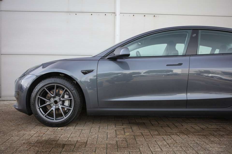 Tesla Model 3 - Imagem 18