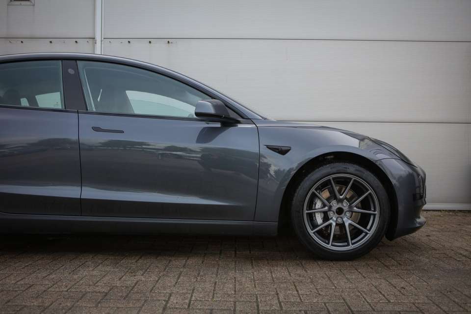 Tesla Model 3 - Imagem 20
